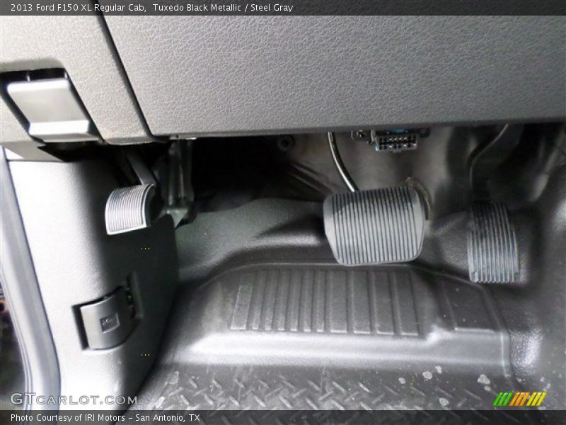 Tuxedo Black Metallic / Steel Gray 2013 Ford F150 XL Regular Cab