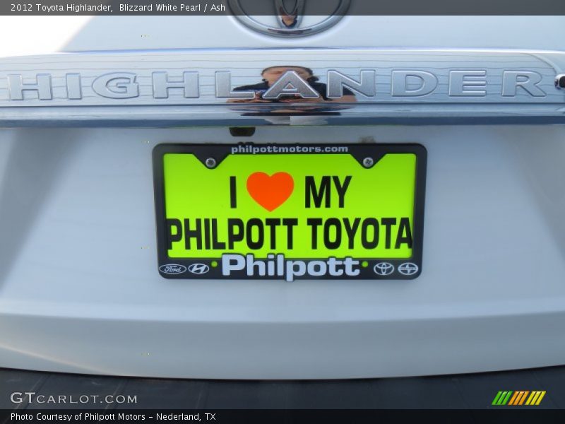 Blizzard White Pearl / Ash 2012 Toyota Highlander
