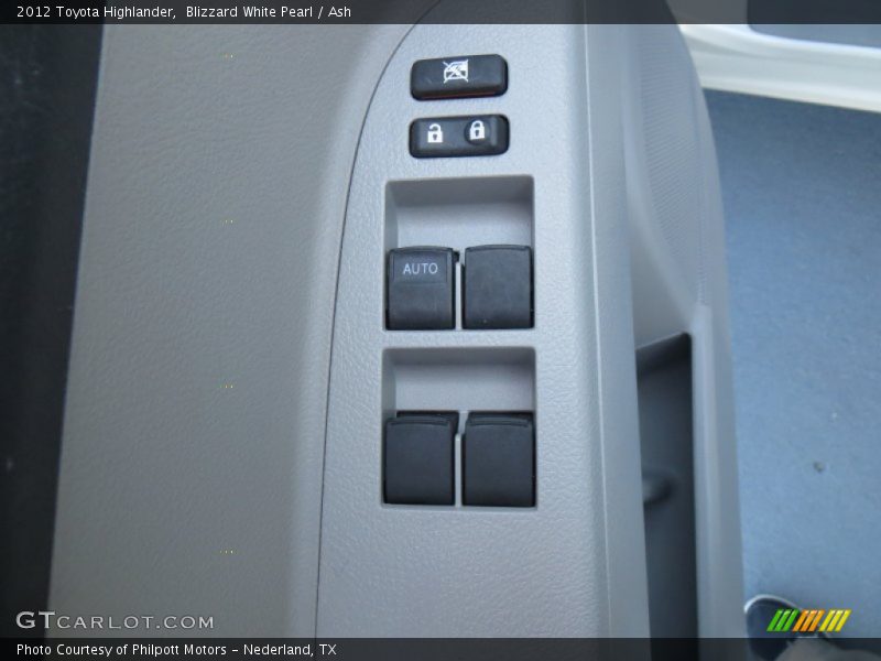 Blizzard White Pearl / Ash 2012 Toyota Highlander