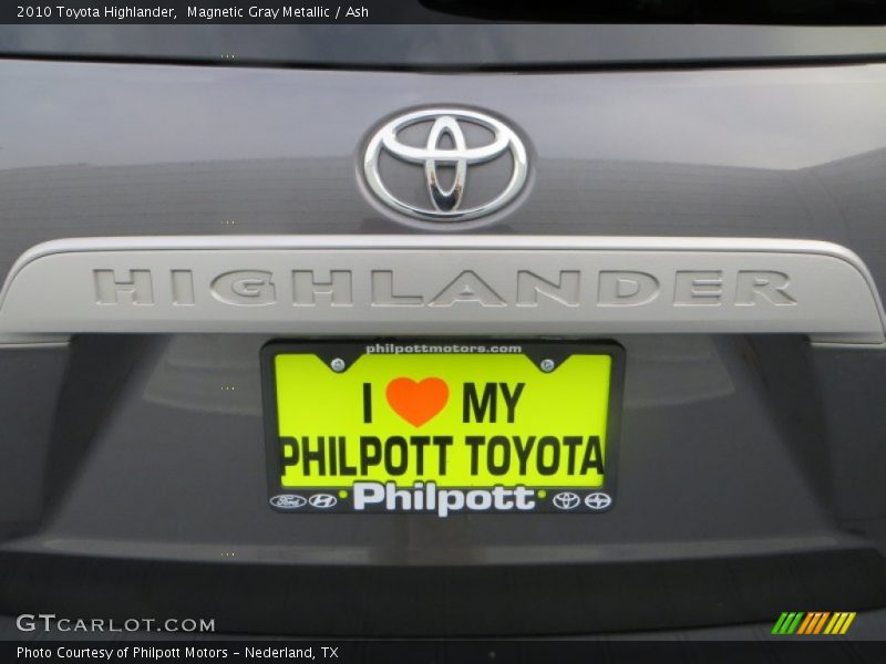 Magnetic Gray Metallic / Ash 2010 Toyota Highlander