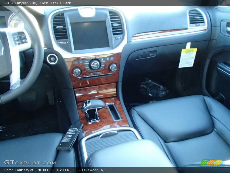 Gloss Black / Black 2014 Chrysler 300
