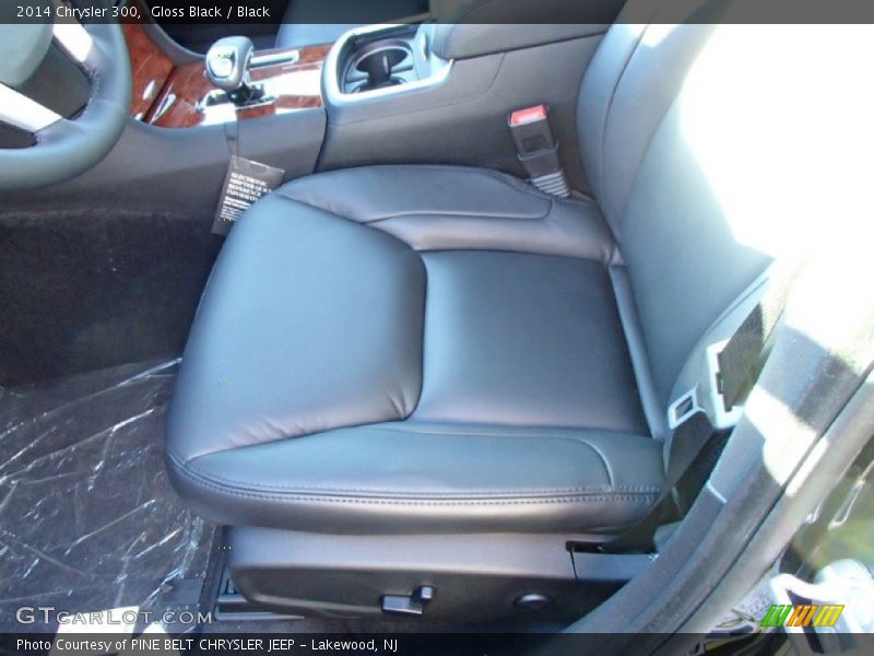 Gloss Black / Black 2014 Chrysler 300