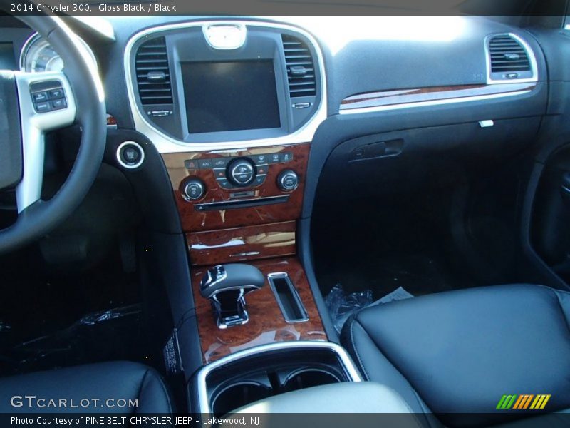 Gloss Black / Black 2014 Chrysler 300