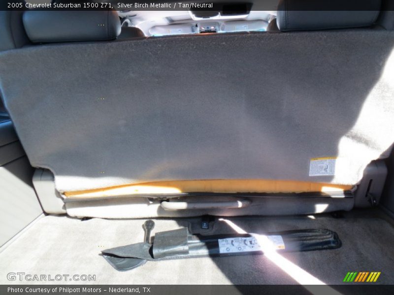 Silver Birch Metallic / Tan/Neutral 2005 Chevrolet Suburban 1500 Z71