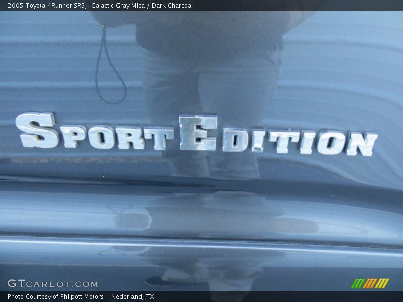 Galactic Gray Mica / Dark Charcoal 2005 Toyota 4Runner SR5