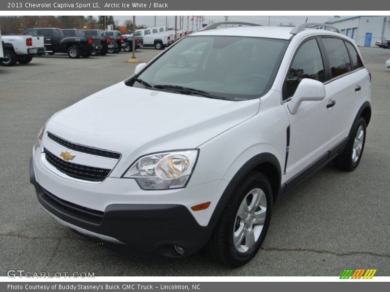 Front 3/4 View of 2013 Captiva Sport LS