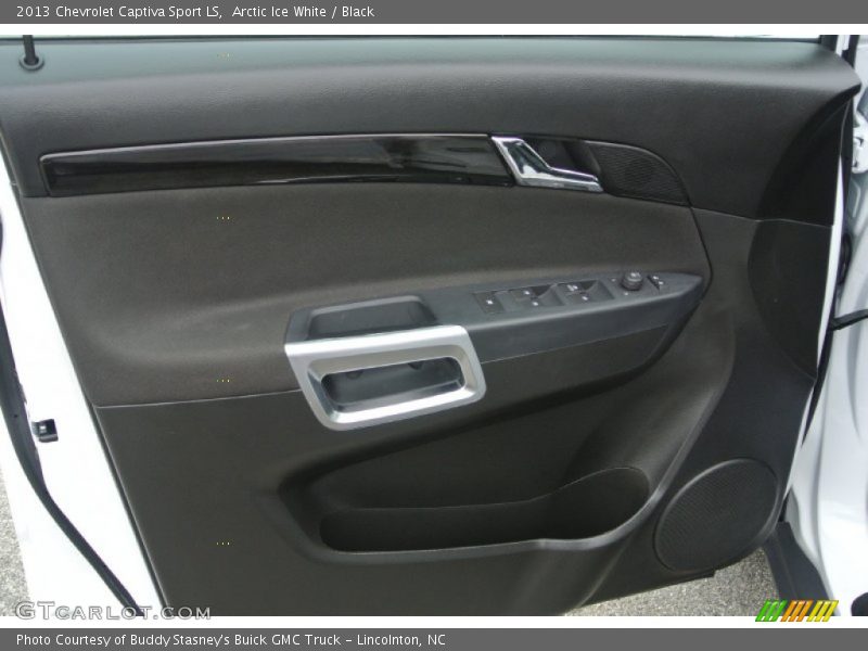 Arctic Ice White / Black 2013 Chevrolet Captiva Sport LS