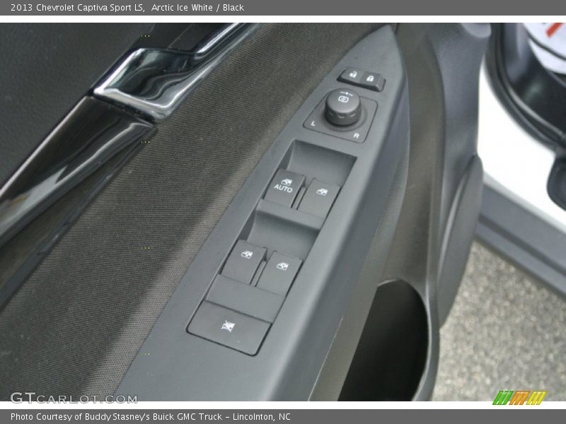 Arctic Ice White / Black 2013 Chevrolet Captiva Sport LS