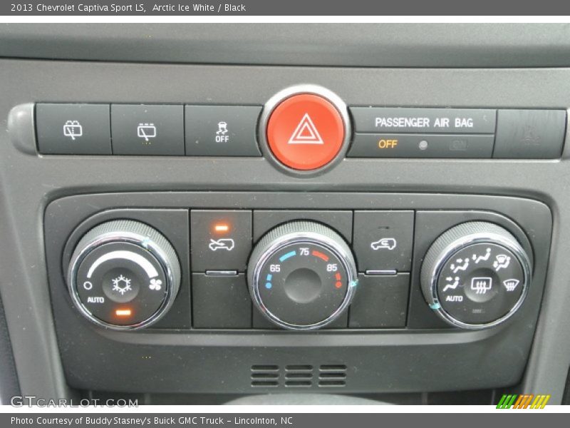 Arctic Ice White / Black 2013 Chevrolet Captiva Sport LS