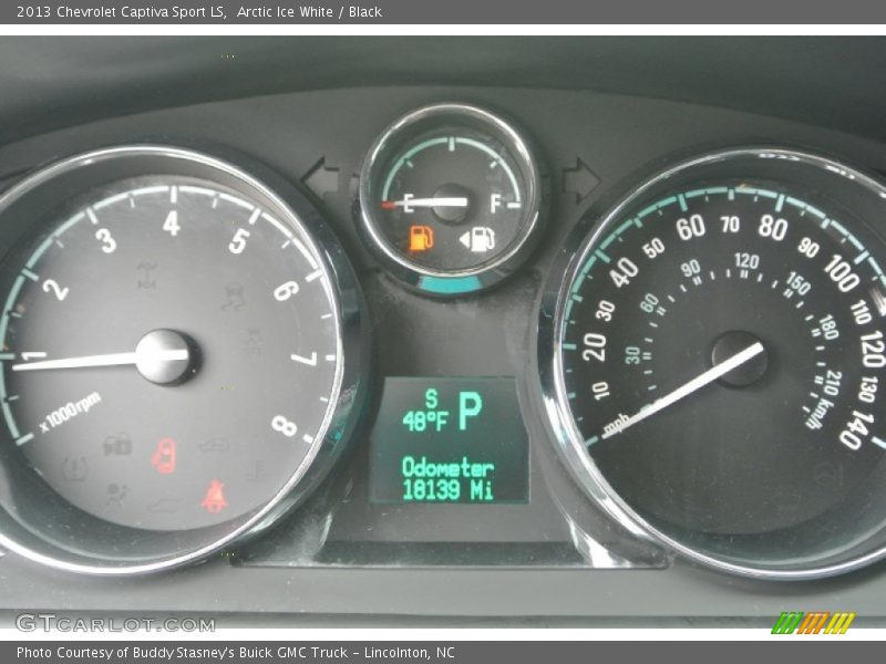 Arctic Ice White / Black 2013 Chevrolet Captiva Sport LS