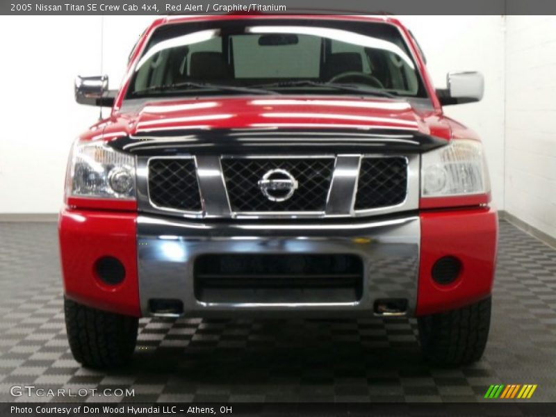 Red Alert / Graphite/Titanium 2005 Nissan Titan SE Crew Cab 4x4