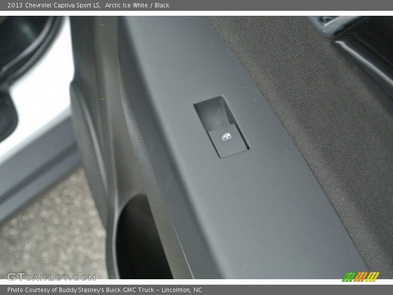 Arctic Ice White / Black 2013 Chevrolet Captiva Sport LS