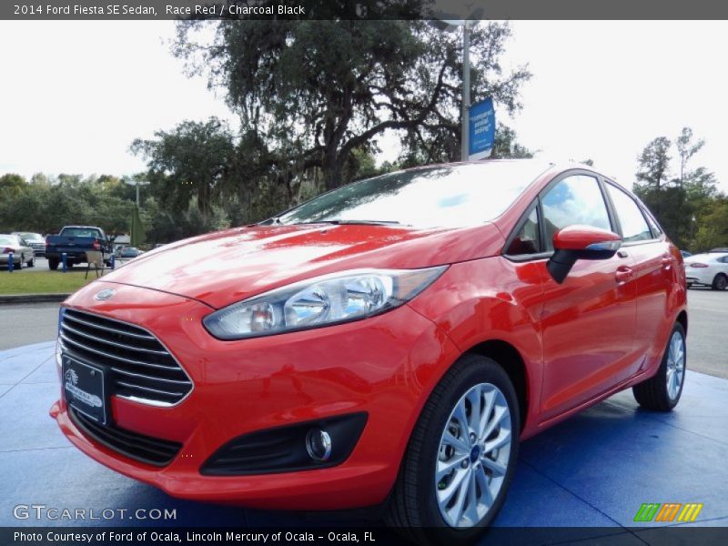 Race Red / Charcoal Black 2014 Ford Fiesta SE Sedan