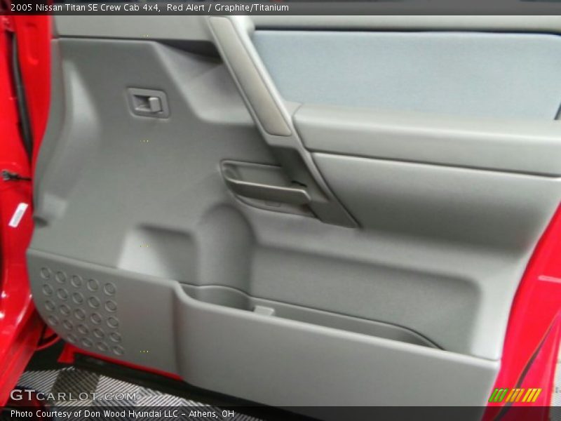Red Alert / Graphite/Titanium 2005 Nissan Titan SE Crew Cab 4x4