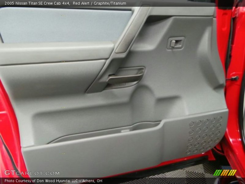 Red Alert / Graphite/Titanium 2005 Nissan Titan SE Crew Cab 4x4