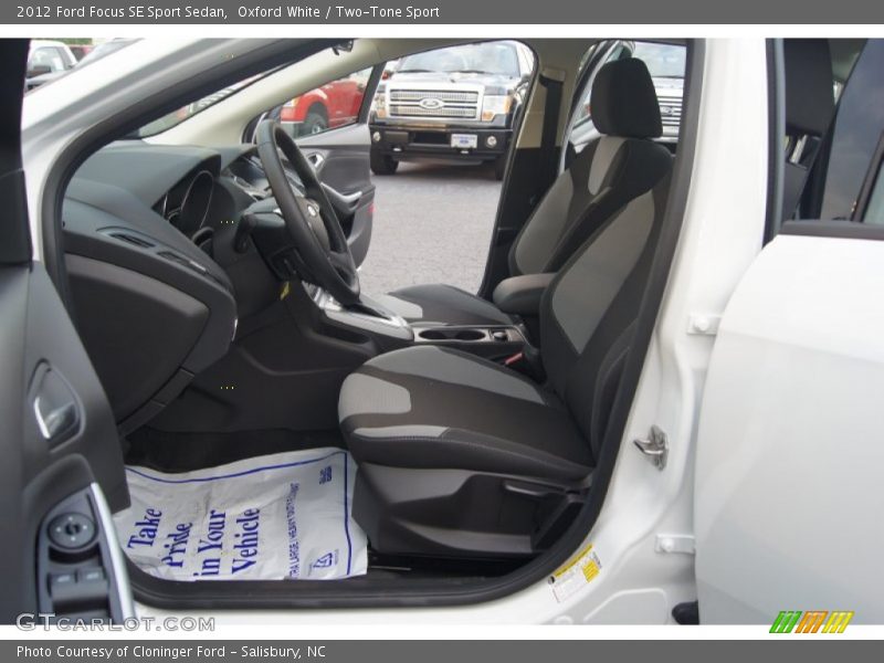 Oxford White / Two-Tone Sport 2012 Ford Focus SE Sport Sedan