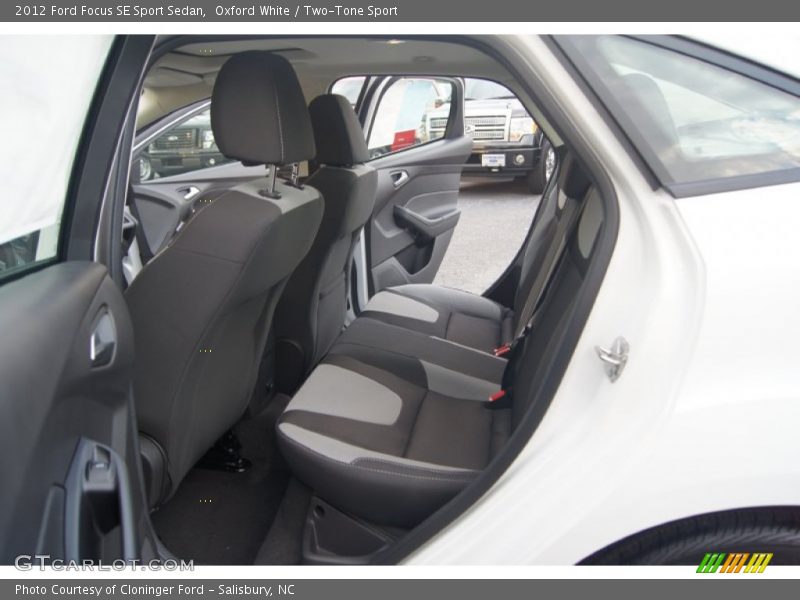 Oxford White / Two-Tone Sport 2012 Ford Focus SE Sport Sedan
