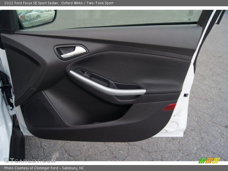 Oxford White / Two-Tone Sport 2012 Ford Focus SE Sport Sedan