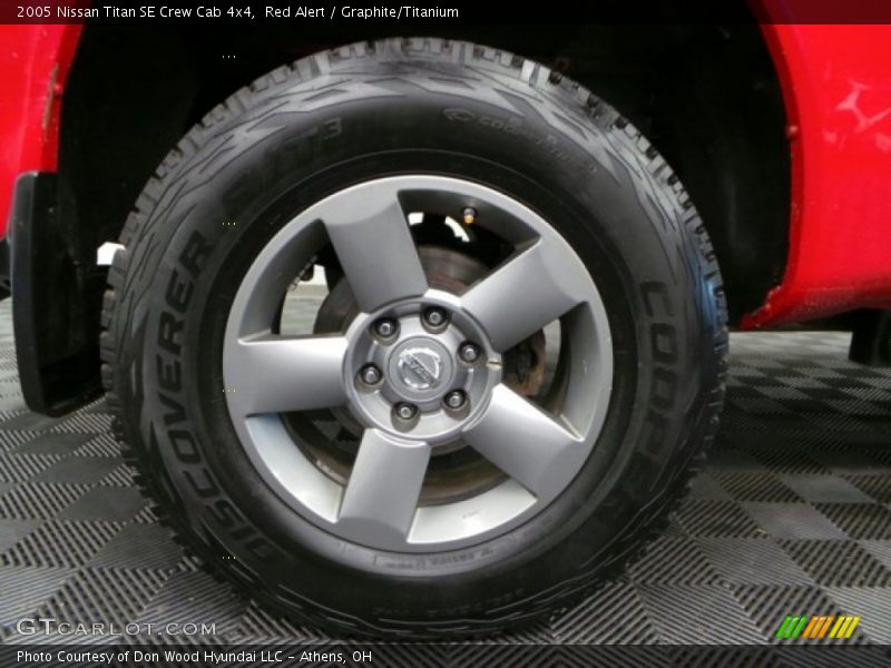 Red Alert / Graphite/Titanium 2005 Nissan Titan SE Crew Cab 4x4