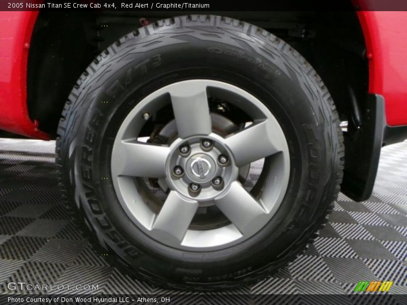 Red Alert / Graphite/Titanium 2005 Nissan Titan SE Crew Cab 4x4