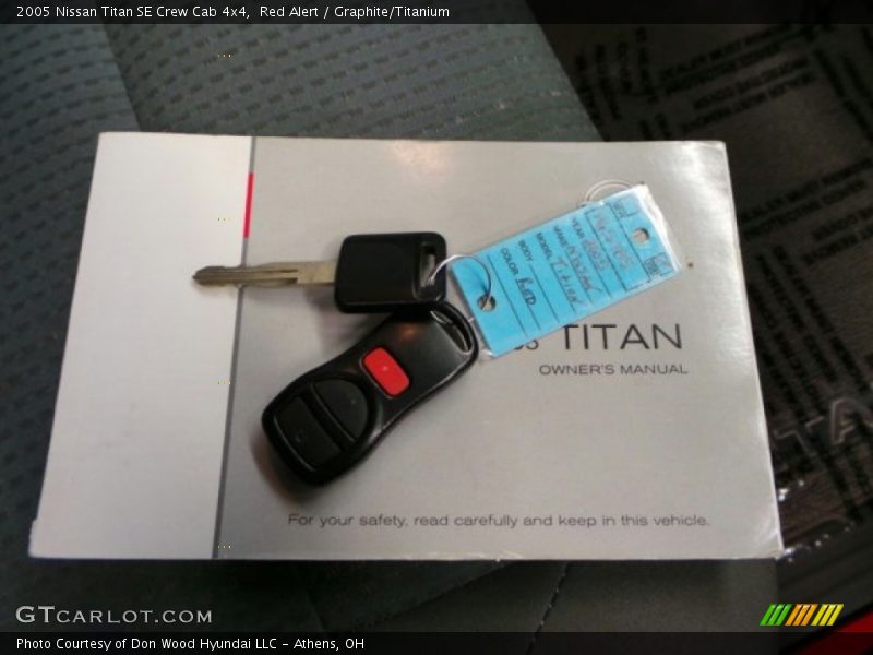 Red Alert / Graphite/Titanium 2005 Nissan Titan SE Crew Cab 4x4