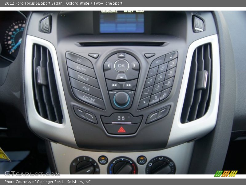 Oxford White / Two-Tone Sport 2012 Ford Focus SE Sport Sedan