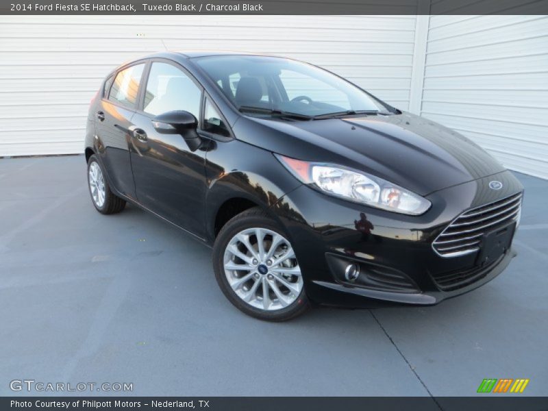Front 3/4 View of 2014 Fiesta SE Hatchback