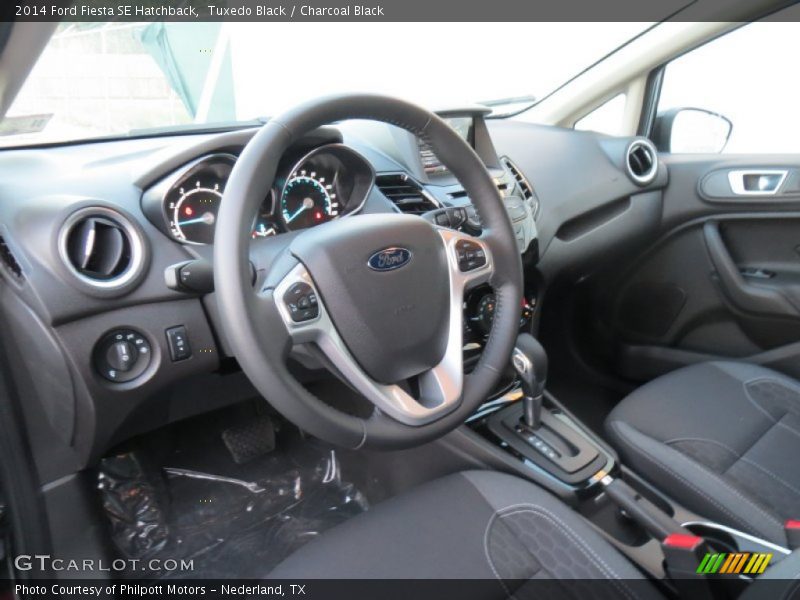 Tuxedo Black / Charcoal Black 2014 Ford Fiesta SE Hatchback