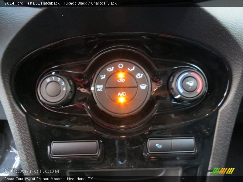 Tuxedo Black / Charcoal Black 2014 Ford Fiesta SE Hatchback