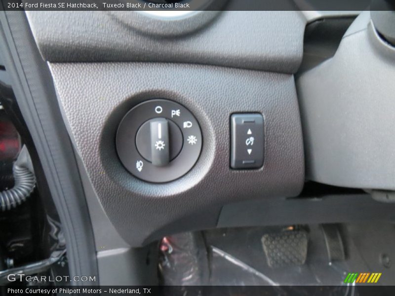 Tuxedo Black / Charcoal Black 2014 Ford Fiesta SE Hatchback