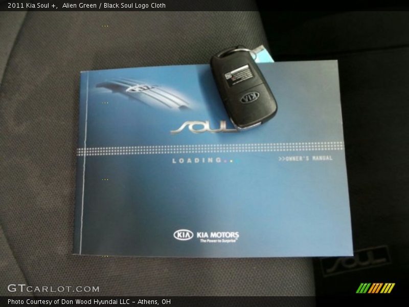 Alien Green / Black Soul Logo Cloth 2011 Kia Soul +