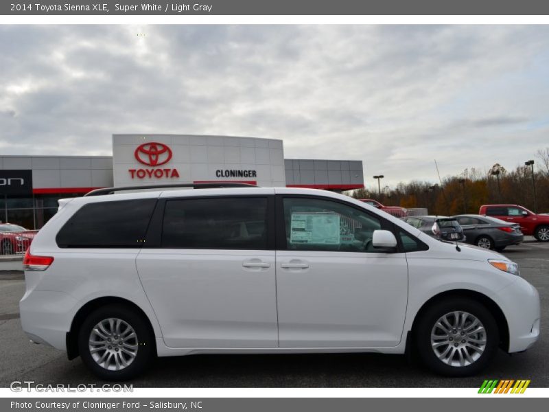 Super White / Light Gray 2014 Toyota Sienna XLE