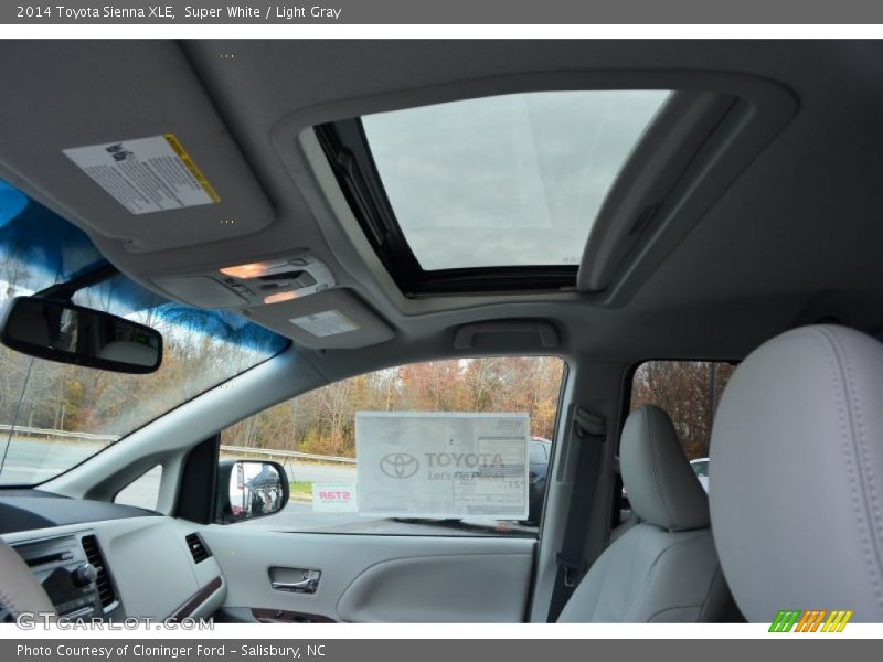 Super White / Light Gray 2014 Toyota Sienna XLE