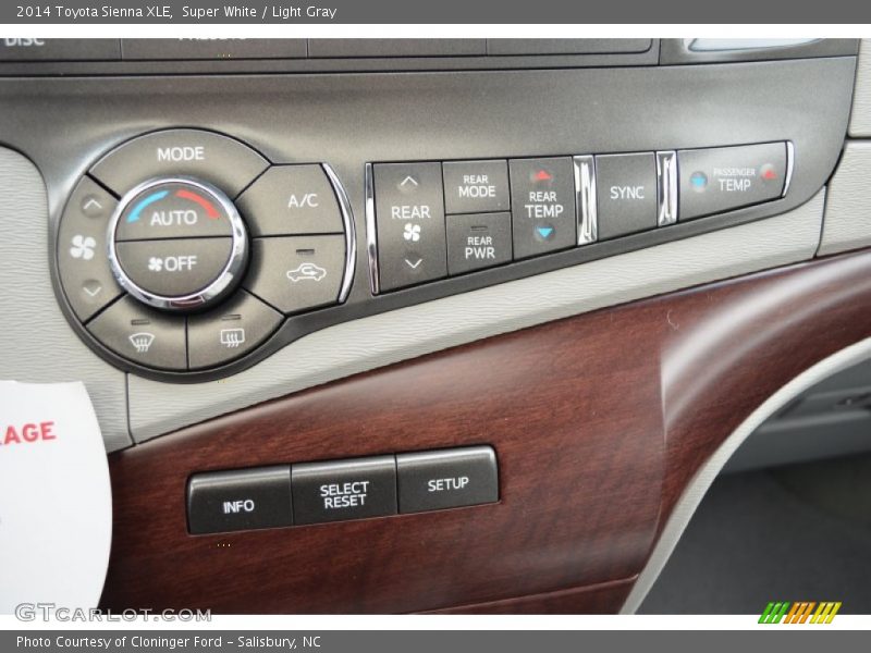 Super White / Light Gray 2014 Toyota Sienna XLE