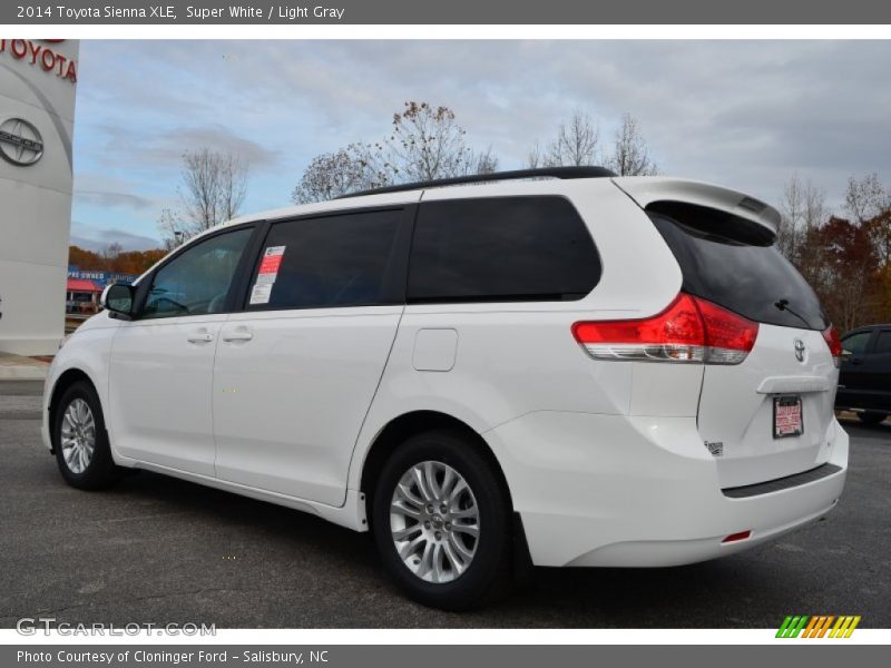 Super White / Light Gray 2014 Toyota Sienna XLE