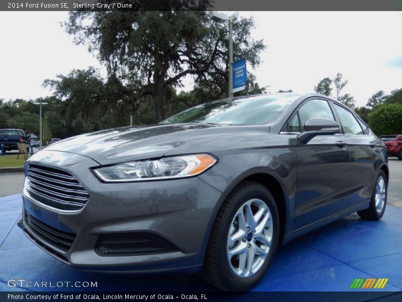 Front 3/4 View of 2014 Fusion SE