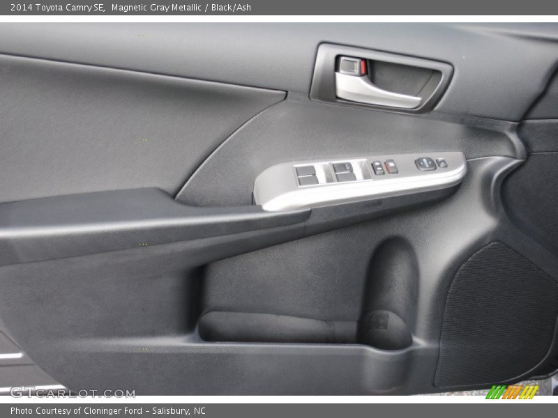 Magnetic Gray Metallic / Black/Ash 2014 Toyota Camry SE