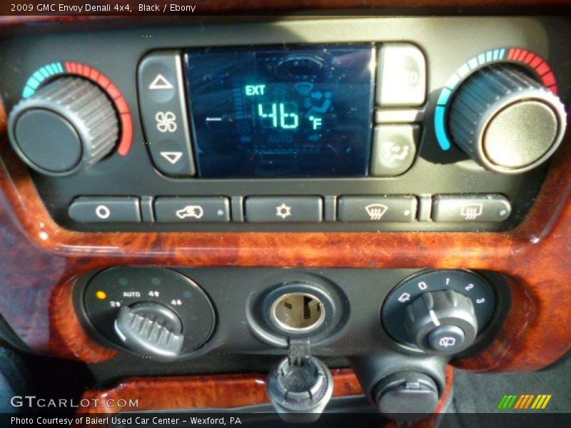 Black / Ebony 2009 GMC Envoy Denali 4x4