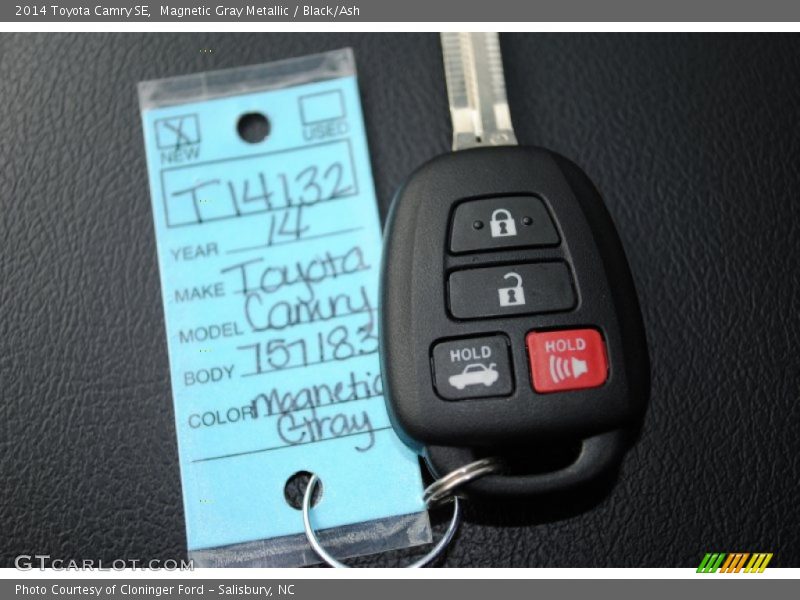 Magnetic Gray Metallic / Black/Ash 2014 Toyota Camry SE