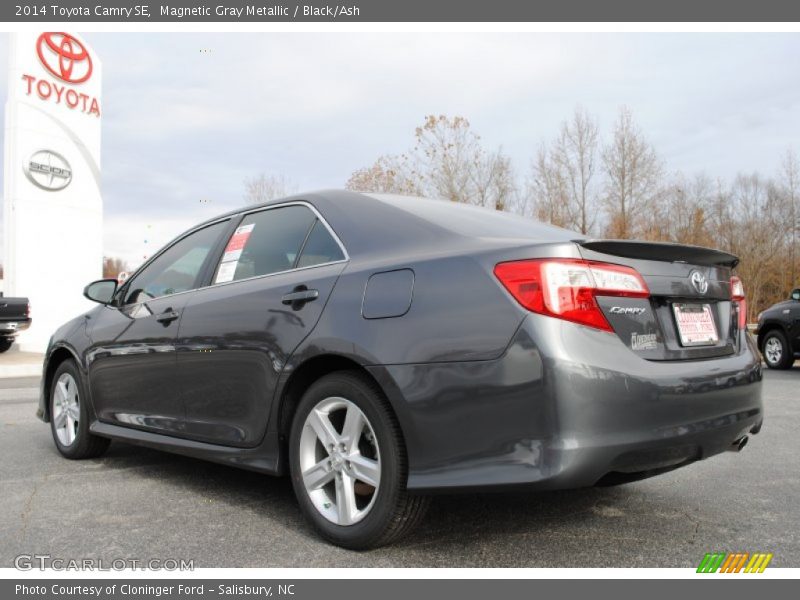 Magnetic Gray Metallic / Black/Ash 2014 Toyota Camry SE