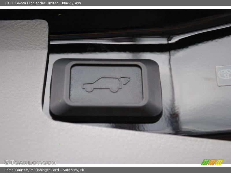 Black / Ash 2013 Toyota Highlander Limited