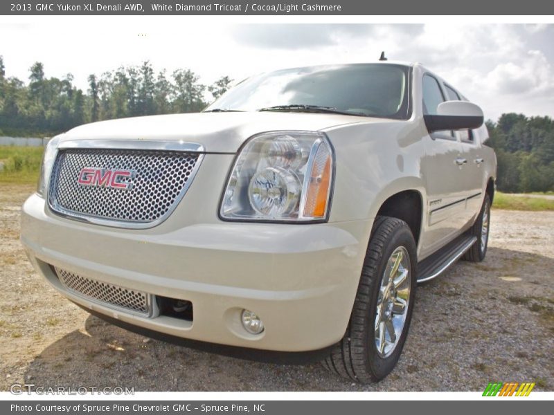White Diamond Tricoat / Cocoa/Light Cashmere 2013 GMC Yukon XL Denali AWD