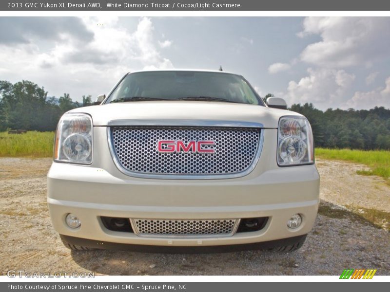 White Diamond Tricoat / Cocoa/Light Cashmere 2013 GMC Yukon XL Denali AWD
