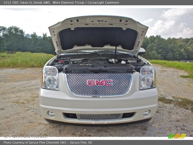 White Diamond Tricoat / Cocoa/Light Cashmere 2013 GMC Yukon XL Denali AWD