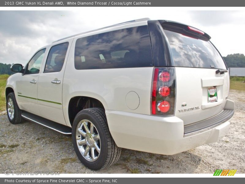 White Diamond Tricoat / Cocoa/Light Cashmere 2013 GMC Yukon XL Denali AWD