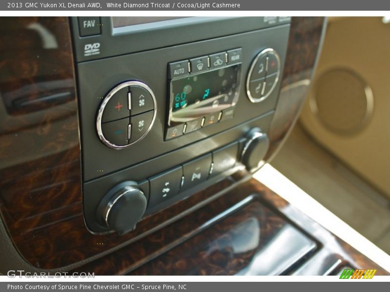 White Diamond Tricoat / Cocoa/Light Cashmere 2013 GMC Yukon XL Denali AWD
