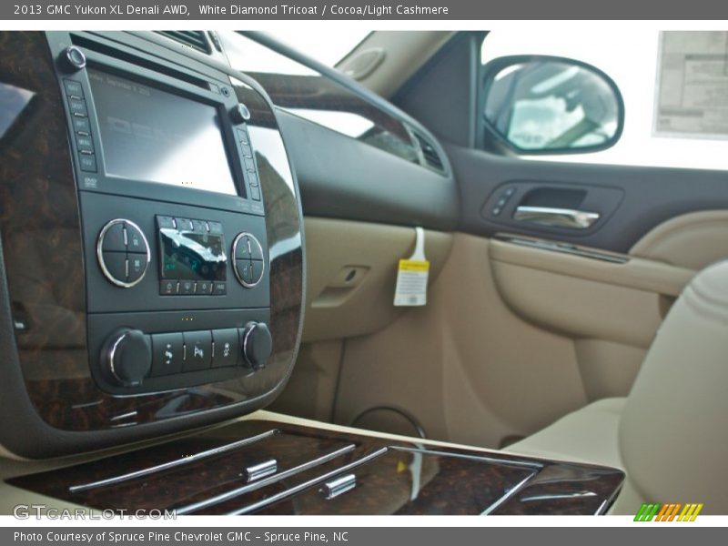 White Diamond Tricoat / Cocoa/Light Cashmere 2013 GMC Yukon XL Denali AWD