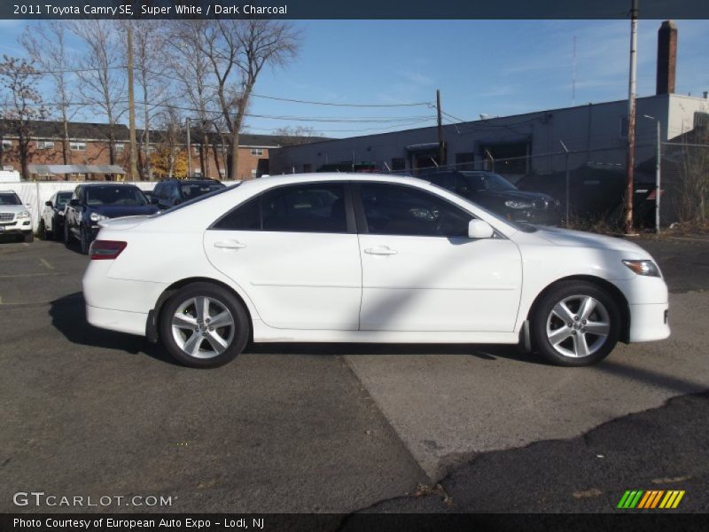 Super White / Dark Charcoal 2011 Toyota Camry SE