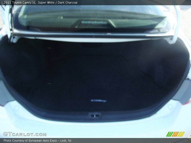 Super White / Dark Charcoal 2011 Toyota Camry SE