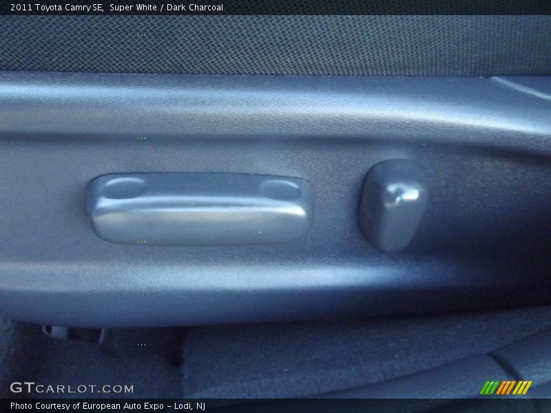 Super White / Dark Charcoal 2011 Toyota Camry SE